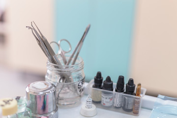 Gabinet stomatologiczny, narzędzia dentystyczne i medyczne.