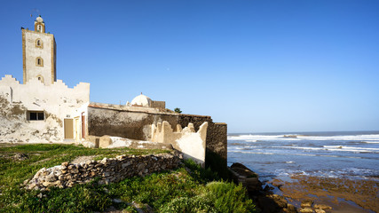 Fototapeta na wymiar The characteristic mosque by the ocean in Zaouiet Bouzarktoune, near Essaouira, Morocco