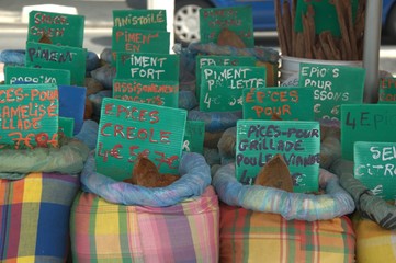 Marché épices Guadeloupe