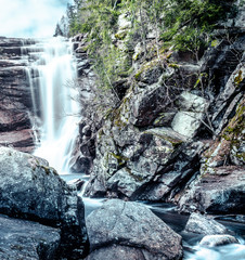 Wodospad Solbergfossen w Kanada w Lier w gminie Buskerud w Norwegii - obrazy, fototapety, plakaty