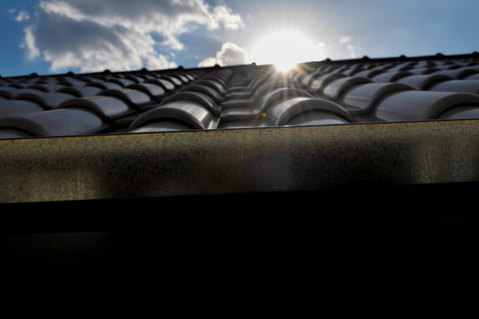 Detalhe de telhas cer&acirc;micas esmaltadas