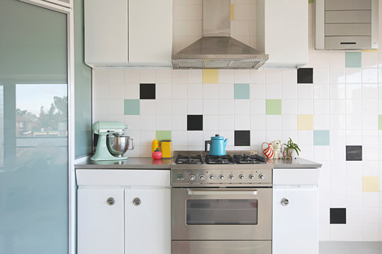 Colourful retro kitchen