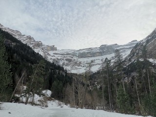 cirque de gavarnie en hiver a la montage remplis de neige