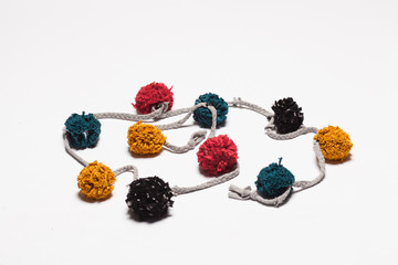 Trapilho pelotte plusieurs bleue noir jaune rose série studio inscrutation