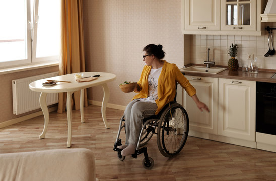 Disabled Woman&sbquo;&Auml;&ocirc;s Daily Routine