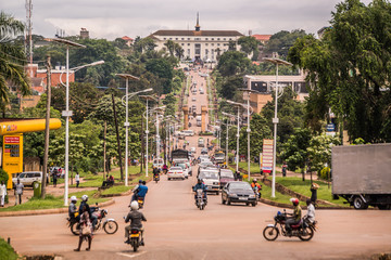 long straight road to parliament house in kampala uganda - obrazy, fototapety, plakaty