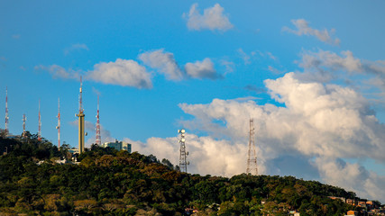 Florianopolis  no entardecer belas nuvens no céu azul com as antenas do Morro da Cruz,...