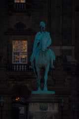 Fototapeta premium Statua di Re Federico VII davanti il Palazzo di Christiansborg