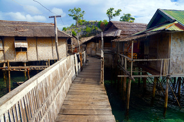 Obraz premium bajo village in malenge island in togian island in indonesia