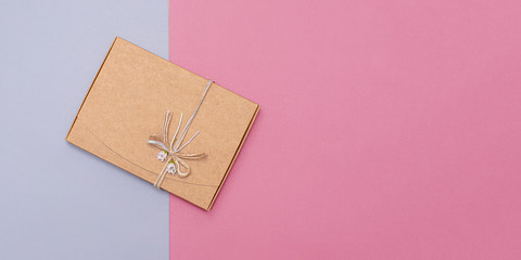 Caja regalo de cartón tonos pastel rosa y lila