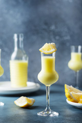 Italian liquor with lemons and cream