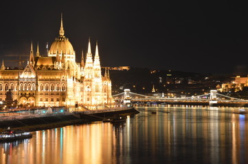 Obraz premium hungarian parliament in budapest