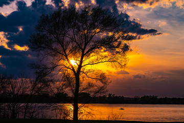 Obraz premium sunset over the lake