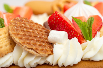 Сake heart cake with strawberries and mint