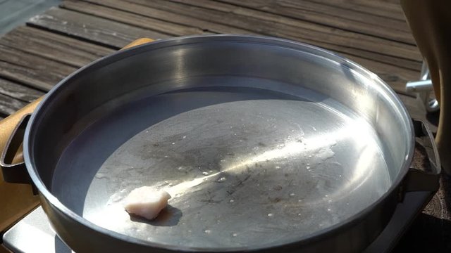 Dissolve the beef tallow and prepare for cooking