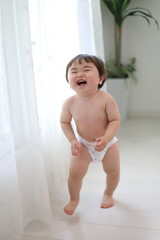 笑う幼児