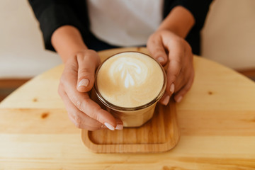 Fototapeta na wymiar hands holding cup of coffee in coffee shop
