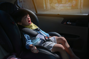 baby cry sitting on car seat safe drive
