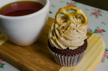 cup of tea and chocolate chip cookies