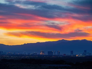 Foto op Canvas Sunset view of the beautiful strip skyline with red clouds © Kit Leong