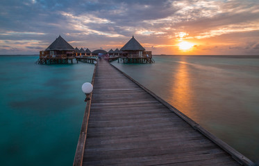 Obraz premium Sunset in maldivean heavenly island