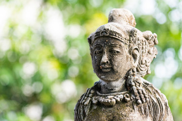 Obraz premium Traditional stone statue in Balinese landscape in soft focus