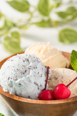 Mint Chocolate Chip, vanilla and caramel ice cream with Cherry - チョコミントとバニラとキャラメルのアイスクリーム