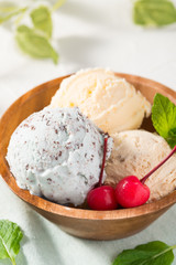 Mint Chocolate Chip, vanilla and caramel ice cream with Cherry - チョコミントとバニラとキャラメルのアイスクリーム