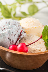 Mint Chocolate Chip, vanilla and caramel ice cream with Cherry - チョコミントとバニラとキャラメルのアイスクリーム