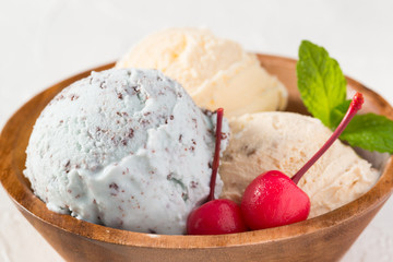 Mint Chocolate Chip, vanilla and caramel ice cream with Cherry - チョコミントとバニラとキャラメルのアイスクリーム
