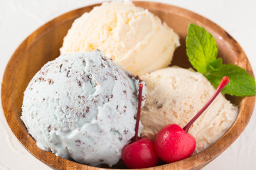 Mint Chocolate Chip, vanilla and caramel ice cream with Cherry - チョコミントとバニラとキャラメルのアイスクリーム