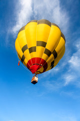 Fototapeta premium Hot air balloon flying in Seville