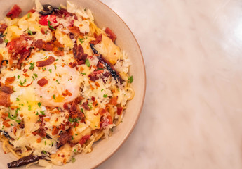 spaghetti carbonara with fried becon and egg