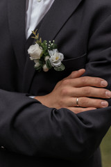 groom hands