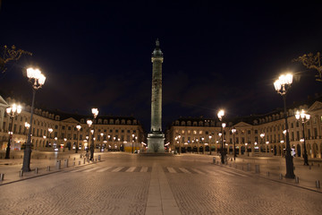 Fototapeta na wymiar Rue de Paris. Place Vendôme, vide, sans personnage, sans circulation, pendant le confinement du au Coronavirus