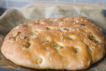 Focaccia Brot selbstgemacht mit Knoblauch 