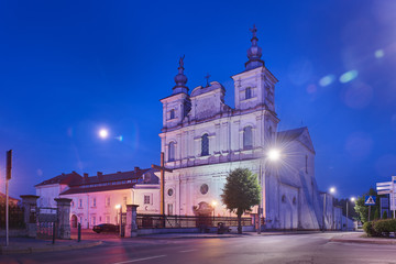Fototapeta na wymiar Wiejski kościół parafialny