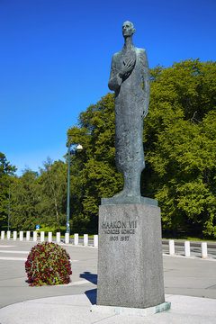 OSLO, NORWAY – AUGUST 17, 2016: Statue of King Haakon VII of Norway, Norges konge 1905 – 1957 located on Henrik Ibsens gate in Oslo, Norway on August 17,2016.