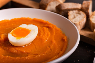 Carrots soup with boiled egg, ideal for a low carbs diet  or a quickly healthy lunch.
