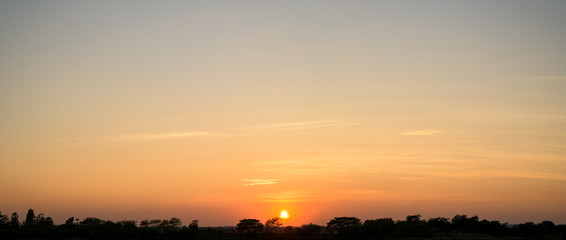 Naklejka premium Panorama of beautiful sky sunset background