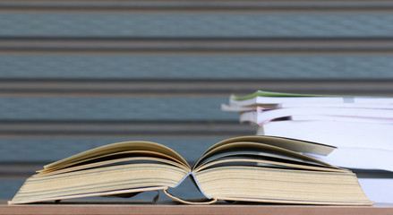 A book on a wooden table, choosing focus and blurring the background