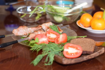 grilled pork cucumbers lettuce tomatoes bread