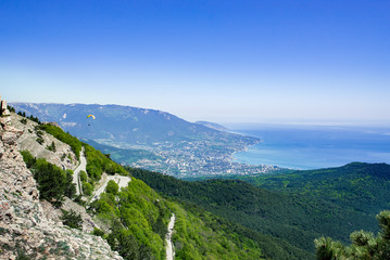 Fototapeta na wymiar View of the coastal city of Yalta with paragliders