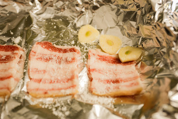Preparation of billet, balyk with salt and pepper. Foil roasting

