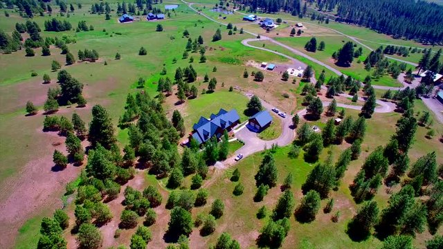 Beautiful Cascade Mountains home near Cle ELum areal with hills, green mountains, amazing place to live.