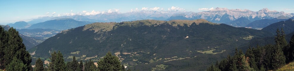 Fototapeta na wymiar Panoramique vallon de combeau