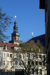 Fototapeta na wymiar Blick auf die Martinskirche von der Langen Straße aus