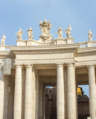 Obraz premium Porta di Papa Alessandro VII piazza San Pietro Rome Italy