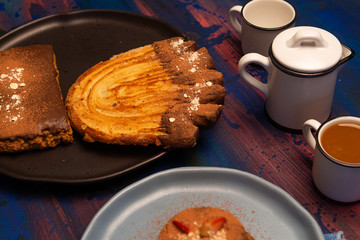 Chocolate cake whit sweet bread