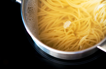 spaghetti in a pot of water